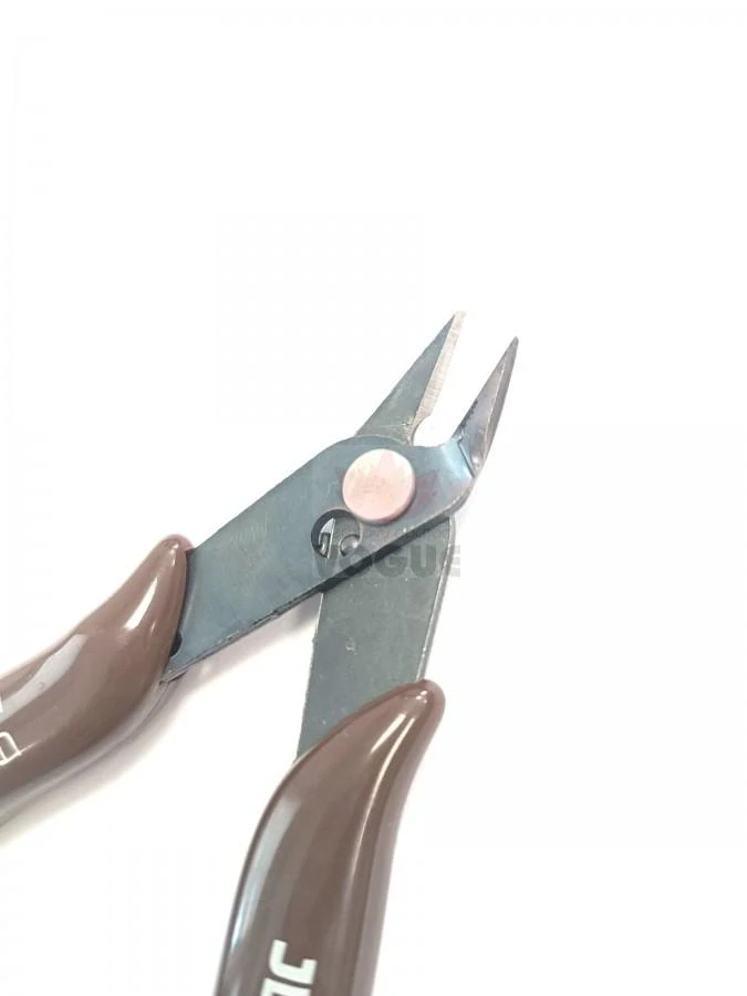 Štiepacie kliešte na keratínový spoj