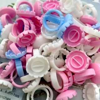 Prsteň na lepidlo, pigment modrý kvietok 25ks