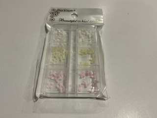 Ozdoby na nechty v boxe mašle