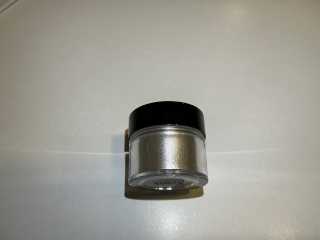 Prášok s chrómovým efektom