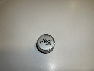 Prášok s chrómovým efektom